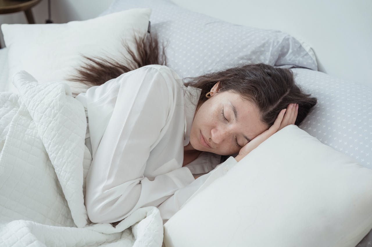 Best King Size Pillows for Side Sleepers - Honeydew Sleep